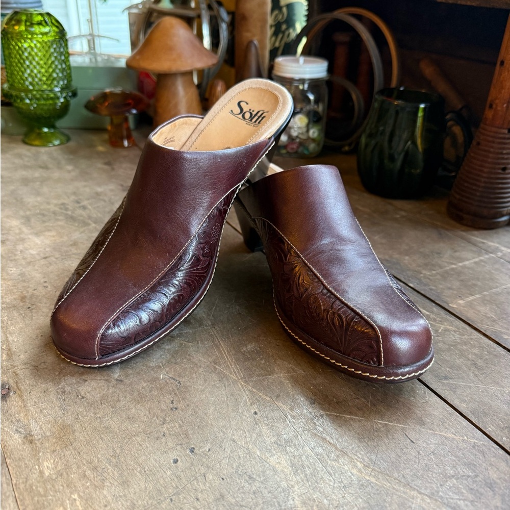 SOFFT WOMENS DARK BROWN MAROON MULES TOOLED LEATHER UPPER SIZE 8 M